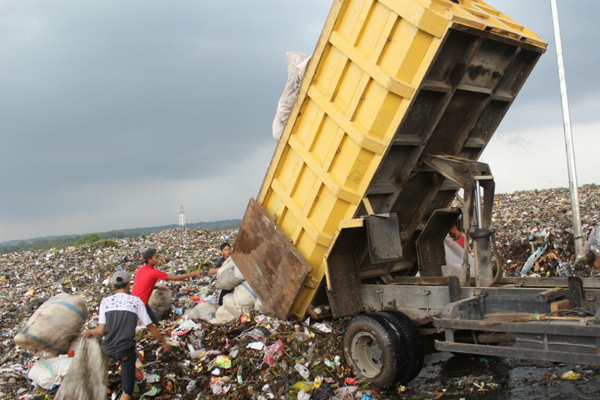 25 Tahun Mengais Sampah di Kopi Luhur, Kemah Sekolahkan 9 Anaknya