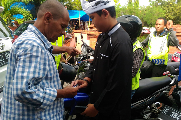 Bupati Dedi Mulyadi Ngajak Ngaji, Tukang Ojek Girang Dapat Uang Rp100 Ribu