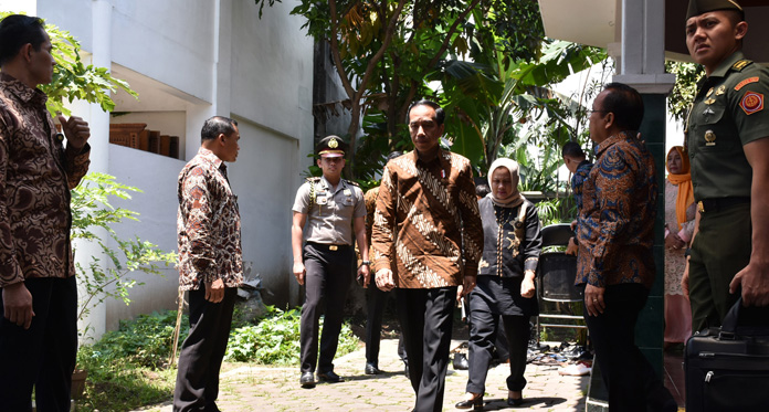 Sehari sebelum Wafat, KH Hasyim Muzadi Dijenguk Presiden Jokowi