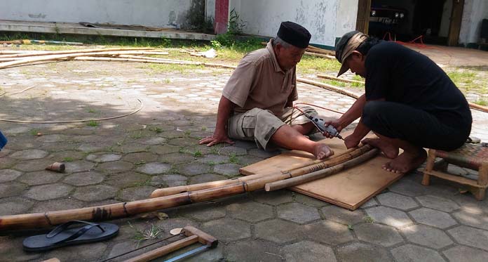 Kursi Rotan Raksasa Pesanan Ridwan Kamil Mulai Dibuat