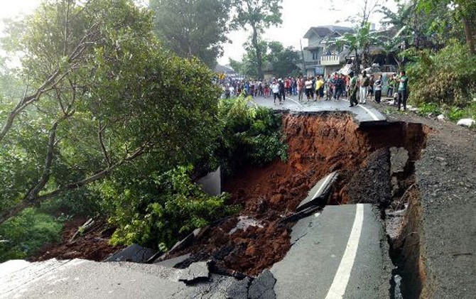 Waspada Cuaca Ekstrem, Ini yang Perlu Dilakukan Warga