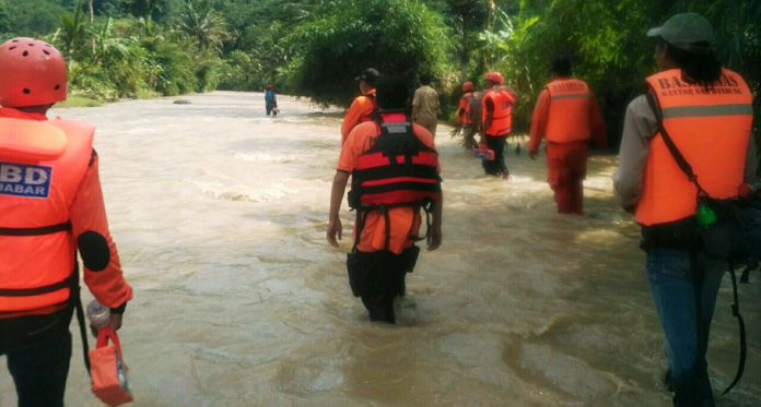 Korban Hanyut Sungai Cisrigading Kuningan Belum Ditemukan