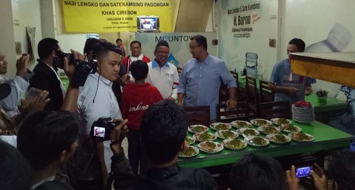 Rindu Nasi Lengko, Anies Baswedan Mampir ke Cirebon