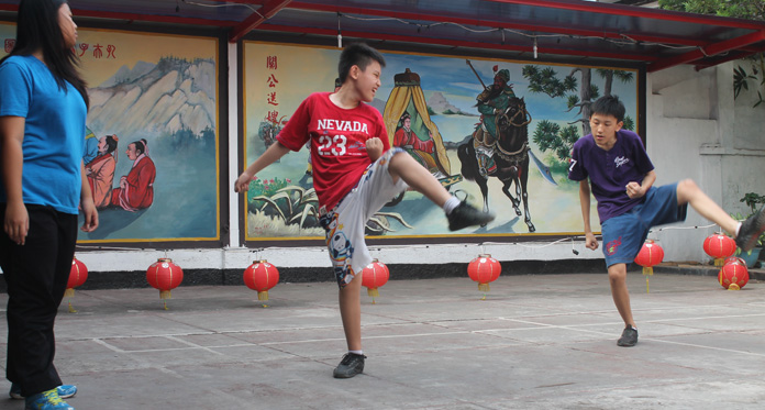 Para Biksu Kembangkan Seni Bela Diri Wushu