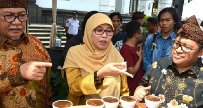 Nasdem Deklarasi Dukung RK, Demiz dan Netty Ngopi Bareng