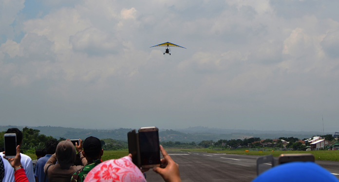 Sudah Biasa Lihat Cesna, TNI AU Ajak Warga Joy Flight