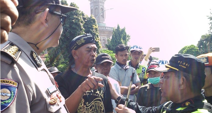 Eksekusi Aset PT KAI Ricuh, Penjaga Rumah Berdarah-darah