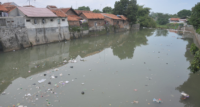 Satpol PP Ingatkan Pemilik Bangunan Liar di Sempadan Sungai