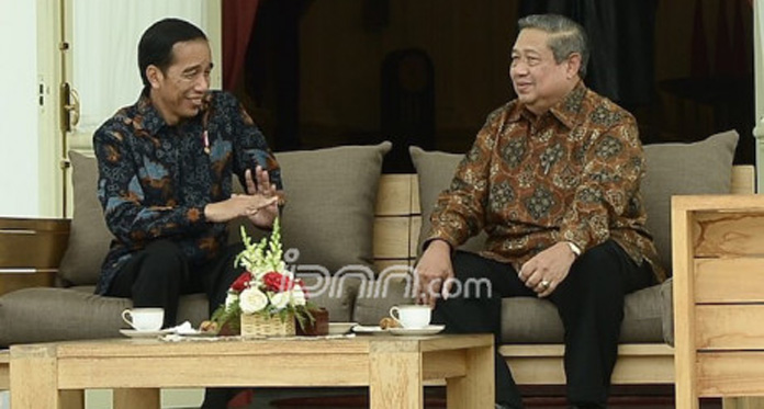 Jokowi dan SBY Tampak Akrab di Istana, Apa Obrolannya?