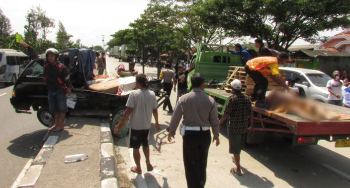 Pikap Bawa Jenazah Tabrakan, 5 Tewas