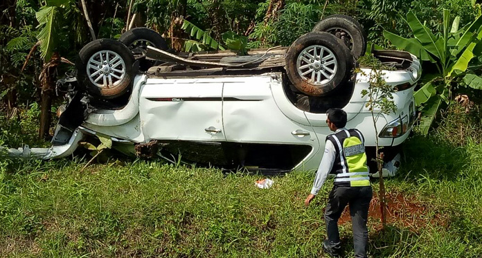 Mobil Tokoh PKS Terguling di Cipali saat Hendak Hadiri Undangan Gubernur