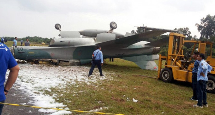 Rem Rusak, F16 TNI AU Tergelincir Lalu Terbalik