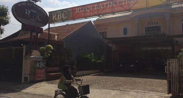RBC H Komarudin-Hj Sri Pilihan Tepat untuk Belanja Batik