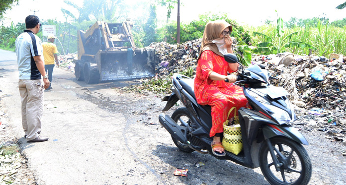 Warga Senang, Tumpukan Sampah Mulai Diangkut