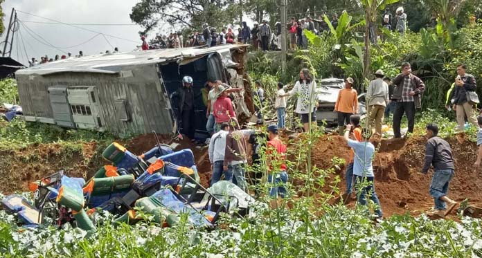 Kecelakaan Beruntun Kembali Terjadi di Kawasan Puncak, 12 Orang Tewas