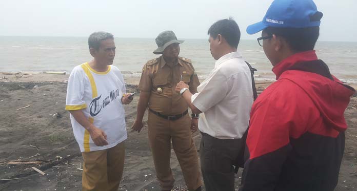 Minta Pemkab Bangun Infrastruktur, Akses Jalan Pantai Sumber Mas Masih Tanah