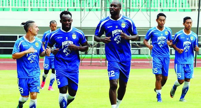 Malam Ini PS TNI vs Persib, Tandang Berasa Kandang