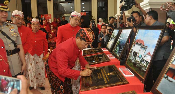 Momen Hari Jadi Kabupaten Cirebon, Sunjaya Tanda Tangani 10 Proyek