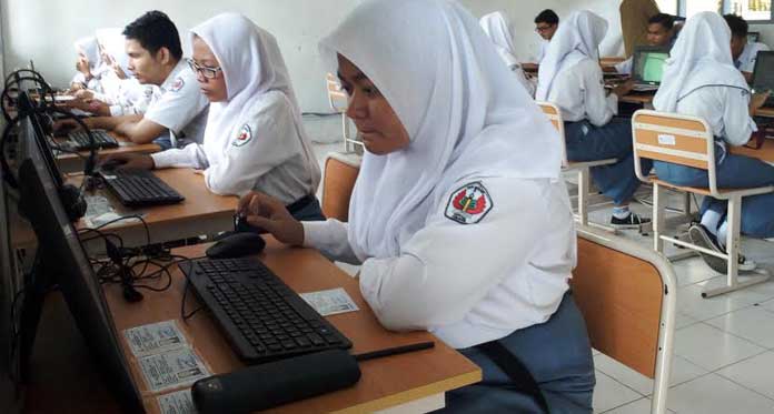 UNBK SMKN 2 Kota Cirebon, Lebih Banyak Menggunakan Laptop