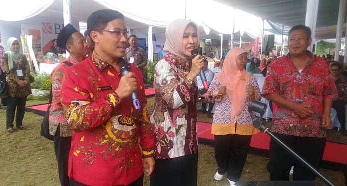 Nunggu Jokowi, Bupati Sunjaya dan Istri Bergoyang  Hibur Tamu Undangan