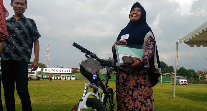Lancar Sebut 7 Nama Pulau, IRT ini Dapat Sepeda dari Jokowi