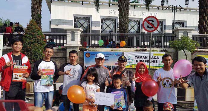 Hari Buku Sedunia, Ratusan Warga Baca Buku Serentak di Car Free Day 