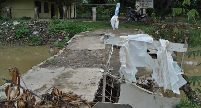 Setahun Ambruk, Jembatan BPP Jatibarang Dibiarkan Telantar