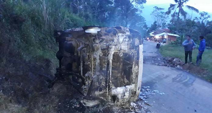 Diwarnai Dua Kali Ledakan, Mobil Dinas Camat Terbakar