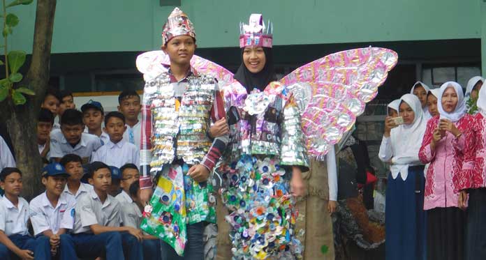 SMPN 11 Cirebon, Memadukan Peringatan Hari Kartini dan Hari Bumi