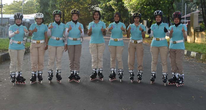 Weekend, 9 Polwan Ini Patroli Pakai Sepadu Roda