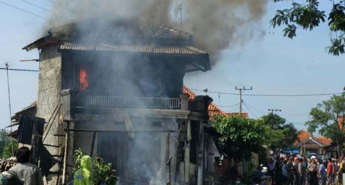 Rumah Pedagang Bensin Hangus Terbakar, Kerugian Capai Rp210 Juta, Kondisi Pemiliknya..