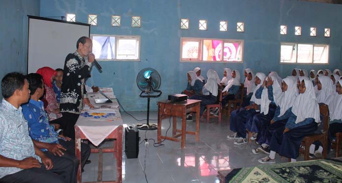 Gandeng Sejumlah Instansi, SMPN1 Sukra Bentengi Pelajar dari Bahaya Narkoba