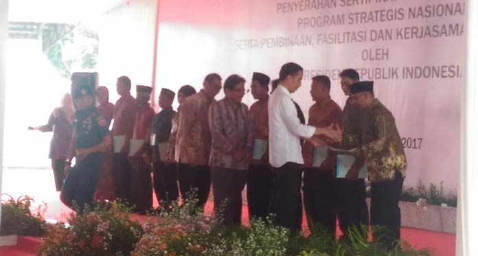 Seribu Lebih Warga Dapat Seritifikat Tanah, Nih Pesan Presiden Jokowi