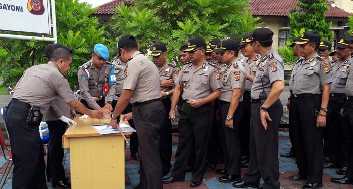 Pastikan Bebas Nakorba, Perwira dan Anggota Polisi Jalani Tes Urine