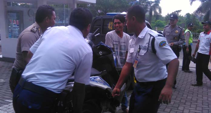 Pegawai SPBU Terseret Truk sampai 10 Meter, Hamdalah Masih Hidup