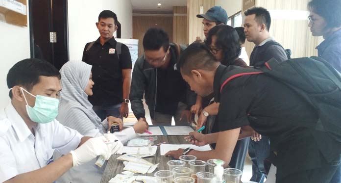 Jalani Tes Urine, Puluhan PSK, Anjal dan Waria Negatif Narkoba