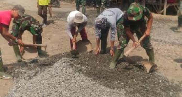 TMMD Diawali Apel  Pagi, Dilanjut Pengerasan Jalan di Dua Blok