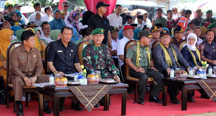 Wujud Kemanunggalan TNI-Rakyat, TMMD juga Percepat Pembangunan Desa