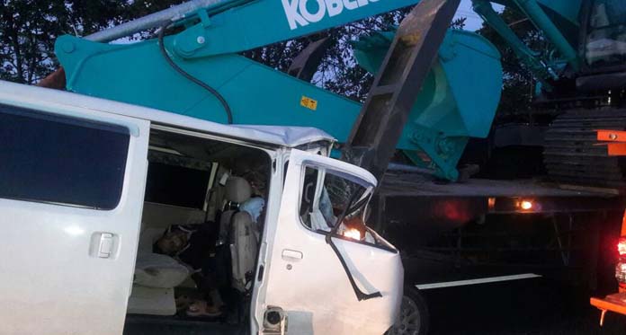 Luxio Tabrak Truk di Tol Kanci-Pejagan, 3 Korban Tewas