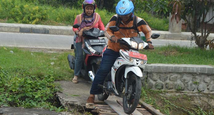 Setahun Lebih Jembatan BPP Jatibarang Rusak tapi Tak Kunjung Diperbaiki