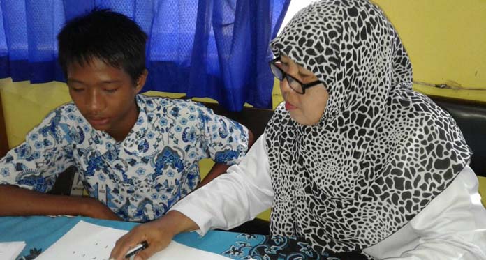 Disdik Salahkan Guru, Asdullah: Siswa Disuruh Baca, Guru malah Main HP