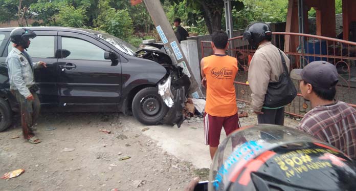 Pejalan Kaki dan Pengendara Motor Tewas Dihajar Minibus