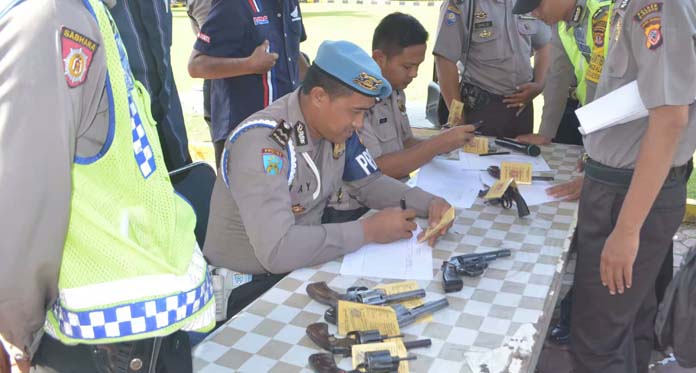 394 Anggota Polres Cirebon Jalani Pemeriksaan Senpi