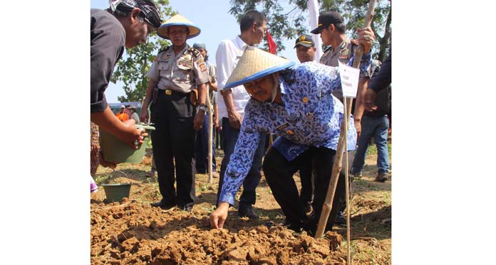 Serempak, Indramayu Tanam Kedelai, Wabup Tidak Ingin Ada Petani Siluman