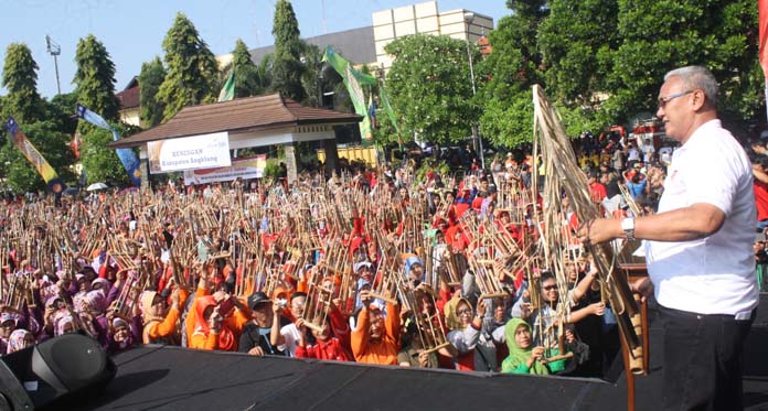 Kuningan Deklarasi sebagai Kabupaten Angklung