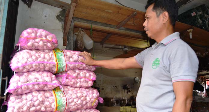 Stok Menipis, Harga Bawang Putih Meroket