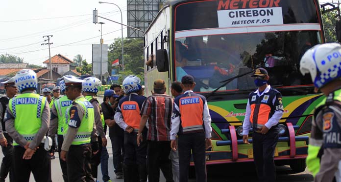 Polisi Cek Kondisi Bus, Banyak Kendaraan Tak Laik Jalan