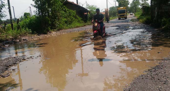 Hebatnya Cirebon,  Ada “Danau” di Tengah Jalan