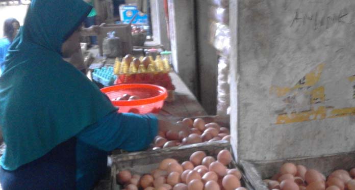 Harga Telur dan Bawang Putih Masih Tinggi