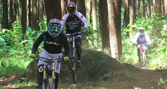 Downhill, Terjal dan Memompa Jantung